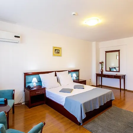Lira Pacific Apartmanhotel 3*