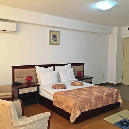 Lira Pacific Aparthotel 3*