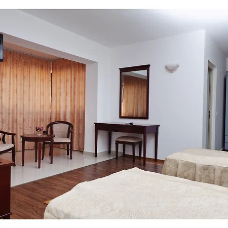 Lira Pacific 3* Constanţa