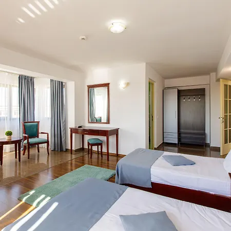 Lira Pacific Aparthotel 3*