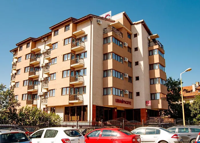 Lira Pacific Lägenhetshotell 3*