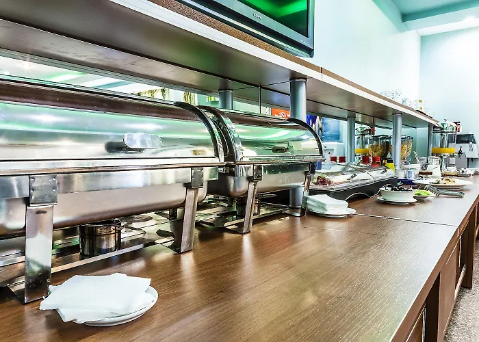 Lira Pacific Lägenhetshotell 3*