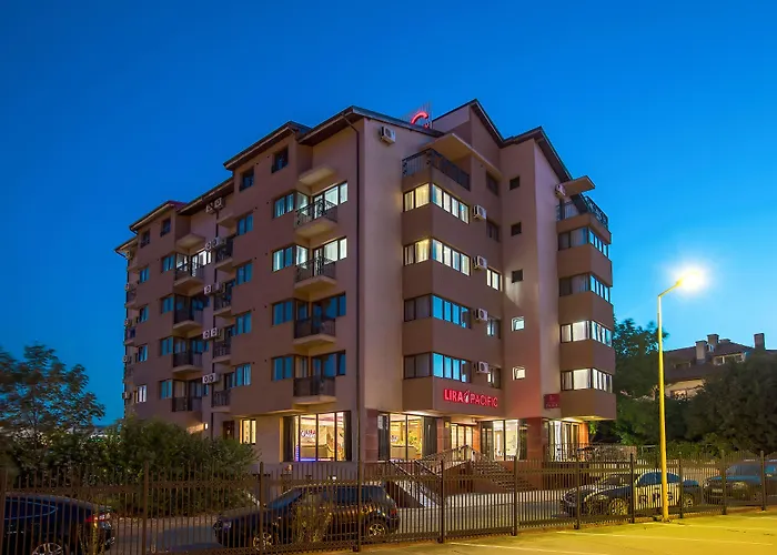 Lira Pacific Lägenhetshotell